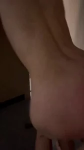 背着男朋友出轨的大学生调教续集（开门后入）